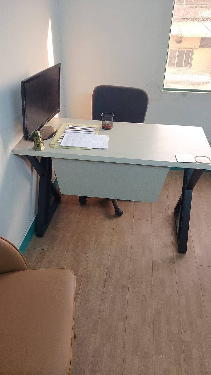 New table and office chair . 3 tables and 3 chairs of new modern desig

                                                            alt=