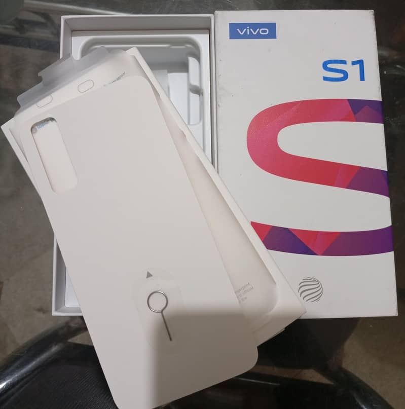 Vivo S1 for sell with box 4/128 All Original Only Panel Change hai

                                                            alt=