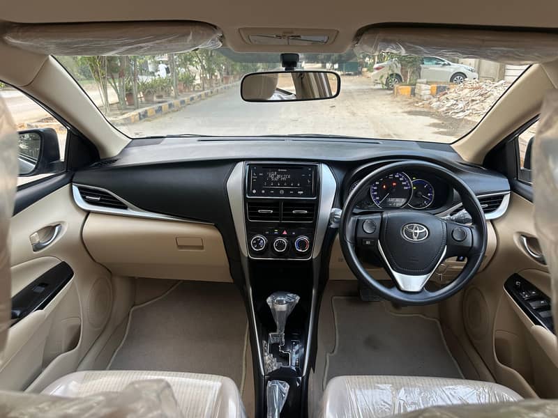 Toyota Yaris 1.3 Ativ cvt 2024 Model Silver color

                                                            alt=