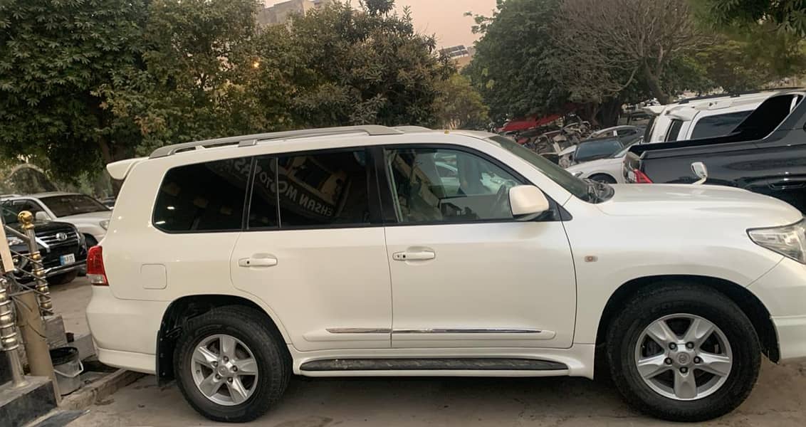 Toyota Land Cruiser  2008/13 AX G

                                                            alt=