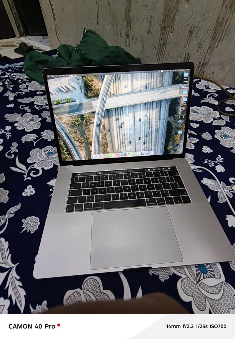 Macbook Pro 2018 15.4 Inch

                                                            alt=