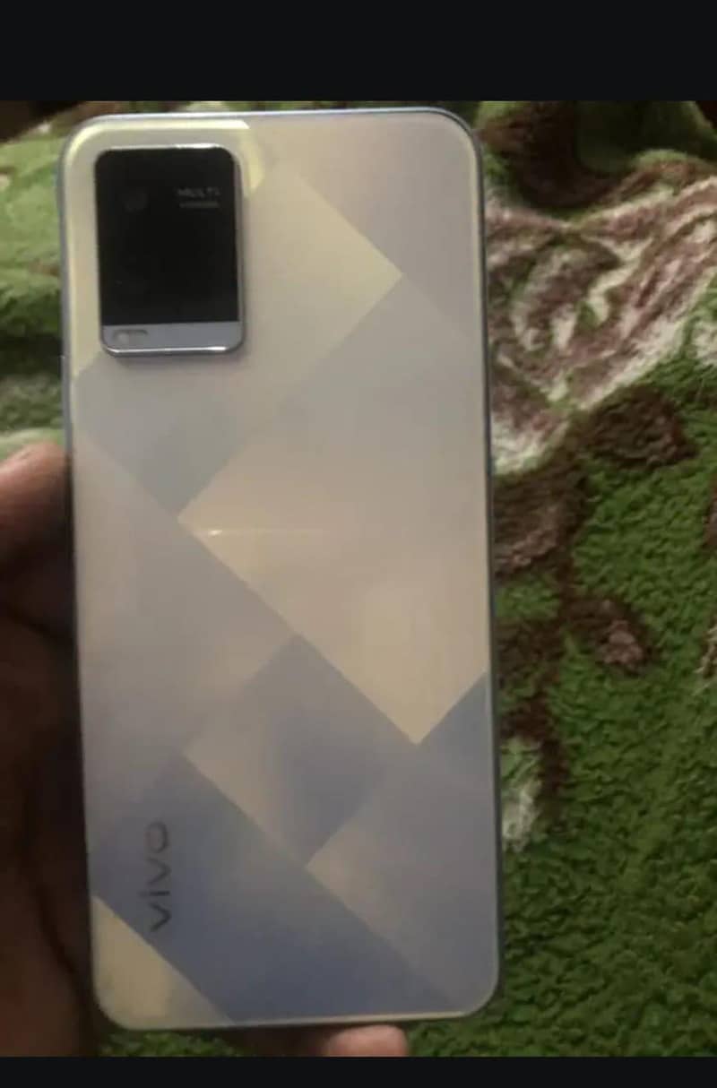 vivo y21 full box  4 64 10/10 condition

                                                            alt=