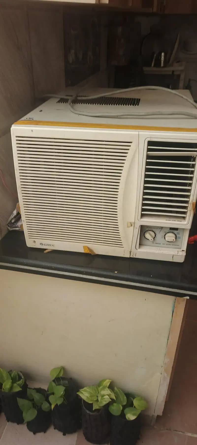 Gree Window AC 0.75 Ton – Powerful Cooling & Excellent Condition

                                                            alt=