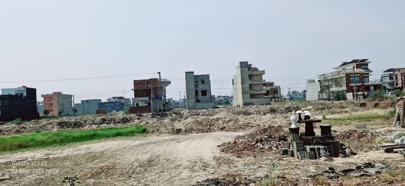 Prime Location 1 Kanal Residential Plot Near Park Mosque And Commercial Market For Sale In D Block LDA Avenue 1 Lahore, Near EME

                                                            alt=