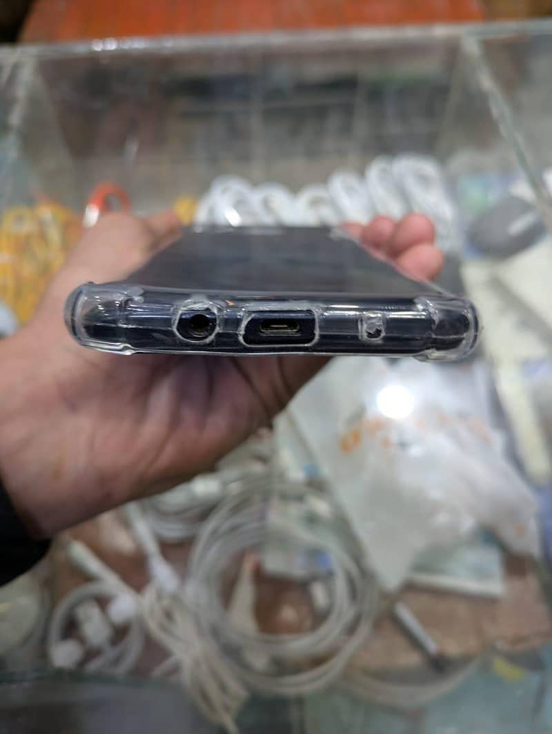 Infinix Hot 9 Play. 4/64 condition 9.5/10 all okay

                                                            alt=