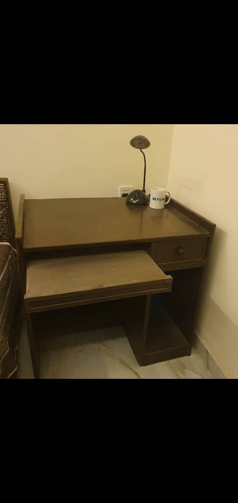 Computer Table  - Decent comfortable slim design

                                                            alt=