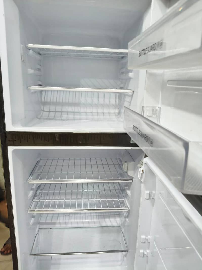 Haier medium size Glass  doors fridge {(0306/4462/443)

                                                            alt=