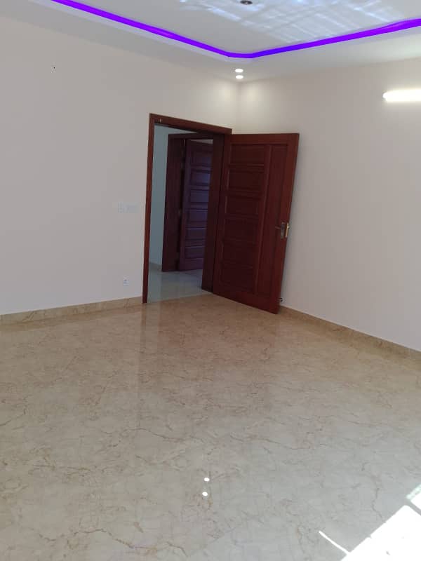 "Prime 1 Kanal House for Sale in Top City Block B Ideal for Investment and Residential Living"

                                                            alt=