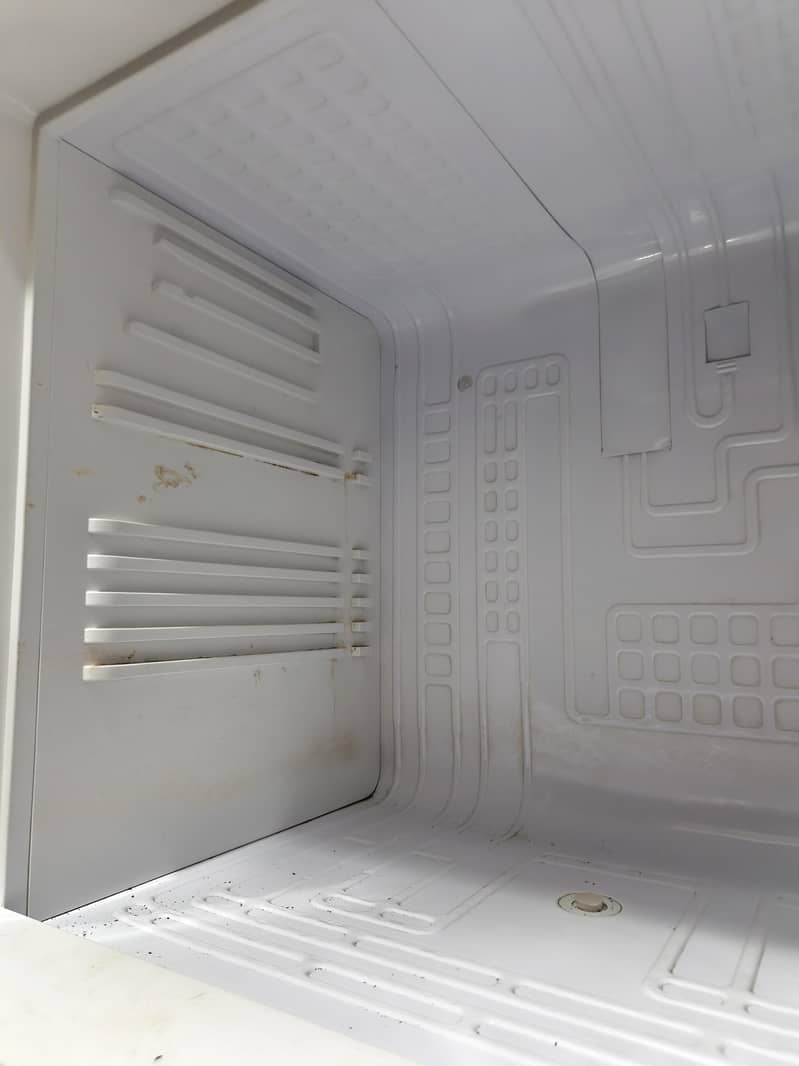 good condition fridge and reasonable price

                                                            alt=