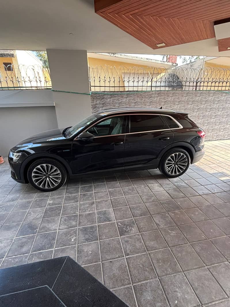 Audi e-tron 50 quattro 230 kW 2020

                                                            alt=