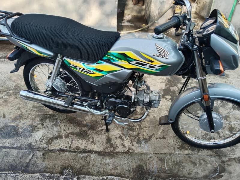 Honda 70 cd Dream Grey Colour 2025 model

                                                            alt=