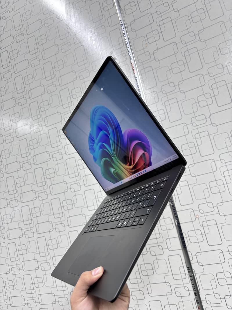 Surface laptop 7  15'"

                                                            alt=