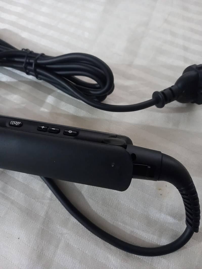 professional brand new straighteners and roller .

                                                            alt=