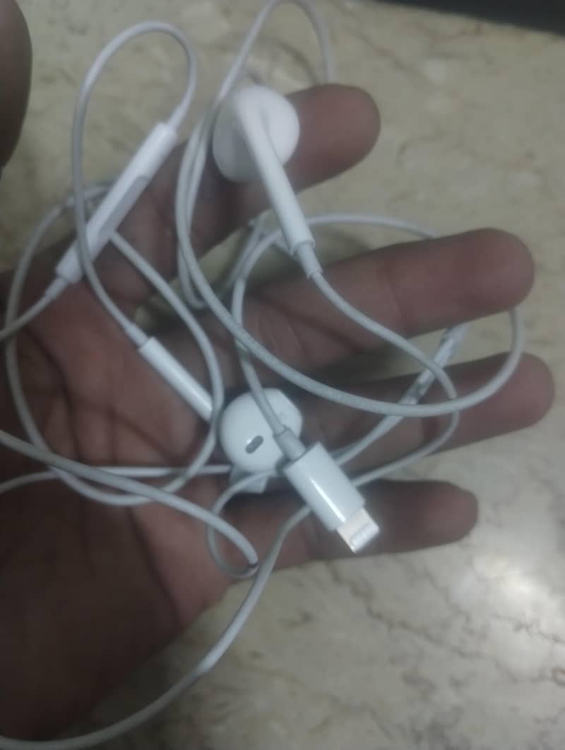 iphone 8 plus original handfree

                                                            alt=