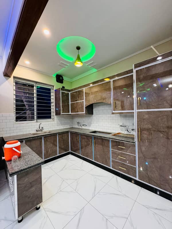 Brand New 5 Marla Double Storey House For Sale Water Boring Yes Available In Airport Housing Society Near Gulzare Quid And Express Highway

                                                            alt=