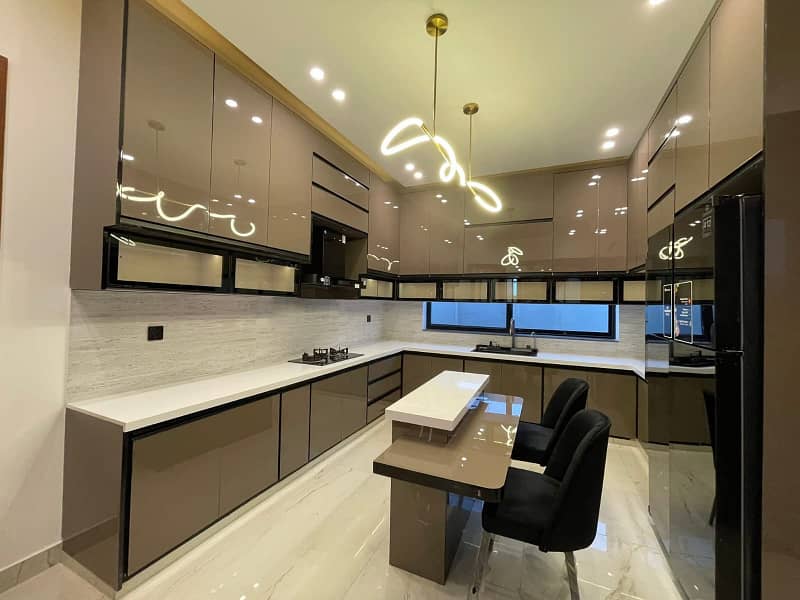 Prime Location House Of 20 Marla Is Available In Contemporary Neighborhood Of Multan Public School Road

                                                            alt=