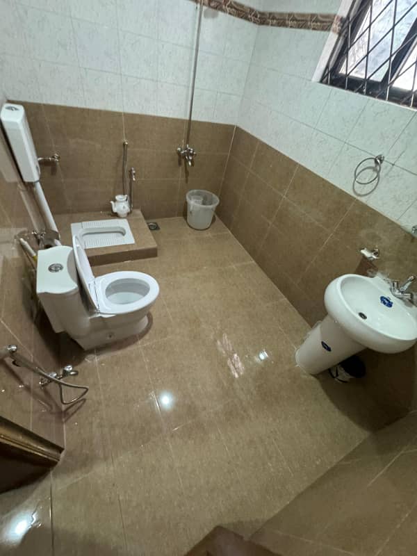 F-10: 1022 Sq. Yards Fully Furnished House With 12 Bedrooms Ideal For Top-Quality Guest House Or A Large Family; Chinese Tenants Welcome, Rent Rs. 18 Lac Per Month.

                                                            alt=