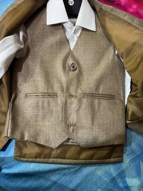 pent coat and vasecoat

                                                            alt=