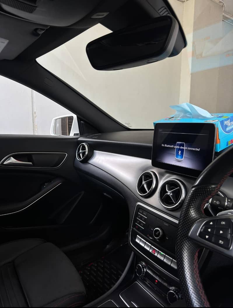 Mercedes BENZ CLA 2000

                                                            alt=