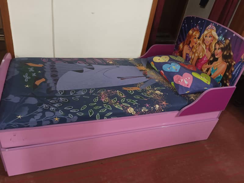 bed for kids

                                                            alt=