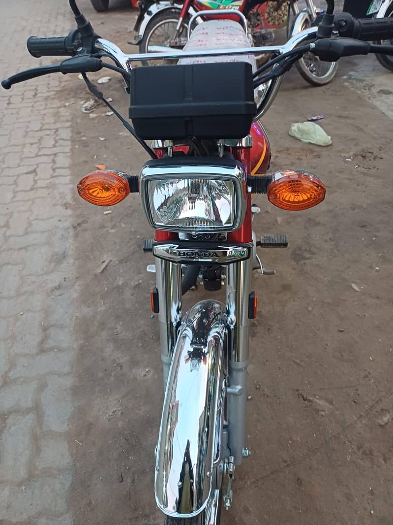 Honda CG 125 | Model 2025/2026 |

                                                            alt=