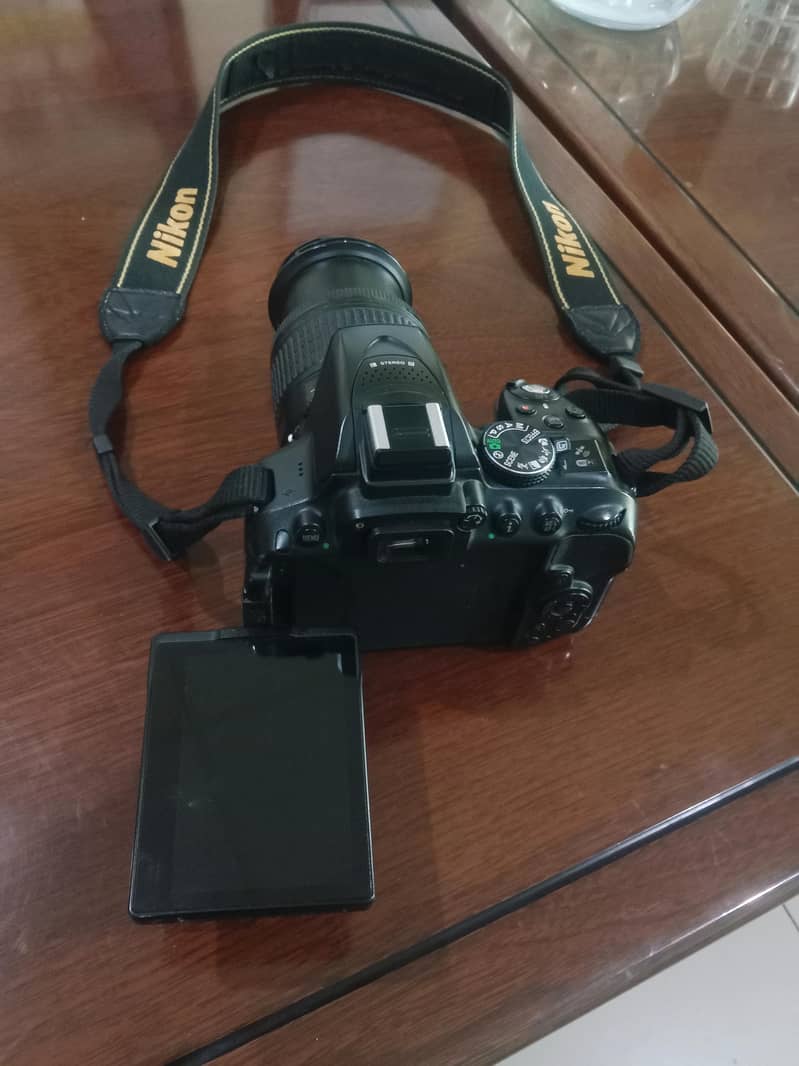 Nikon D5600 DSLR

                                                            alt=