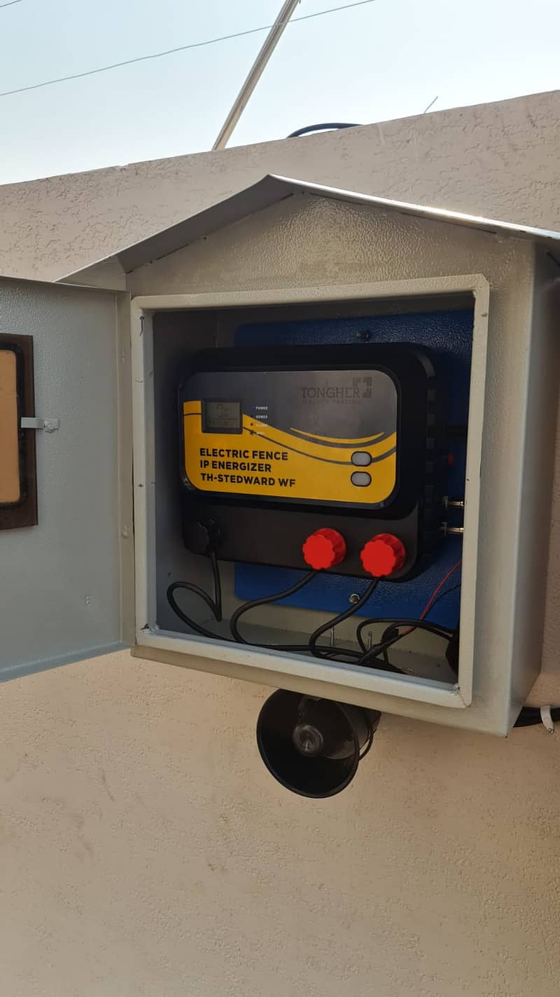 Electric Security Fence , System and Gate Automation

                                                            alt=