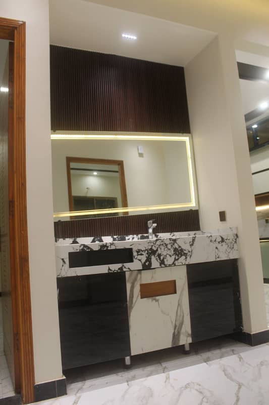 Portion With Tile Flooring For Rent

                                                            alt=