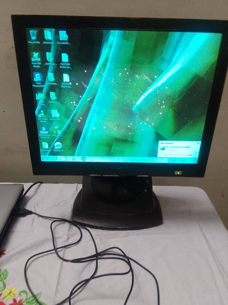 computer 14 inch LCD philips

                                                            alt=