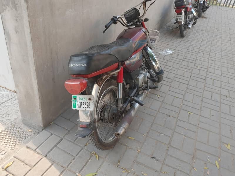 Yamaha Dhoom YD-70

                                                            alt=