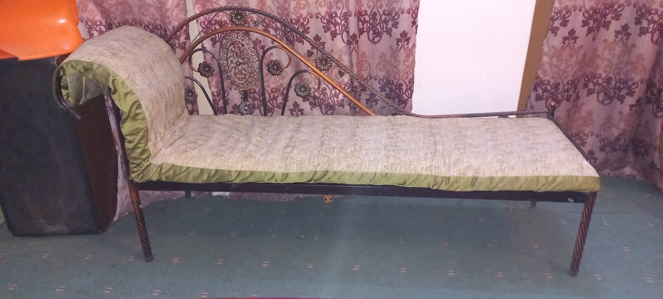 3 seater deewaan

                                                            alt=