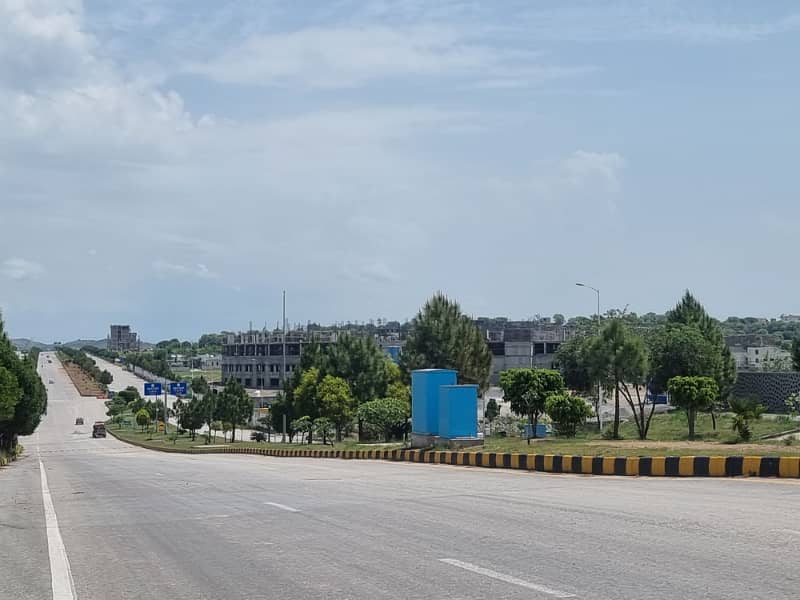 Golden Opportunity Corner Plot For investor Top Highted location

                                                            alt=