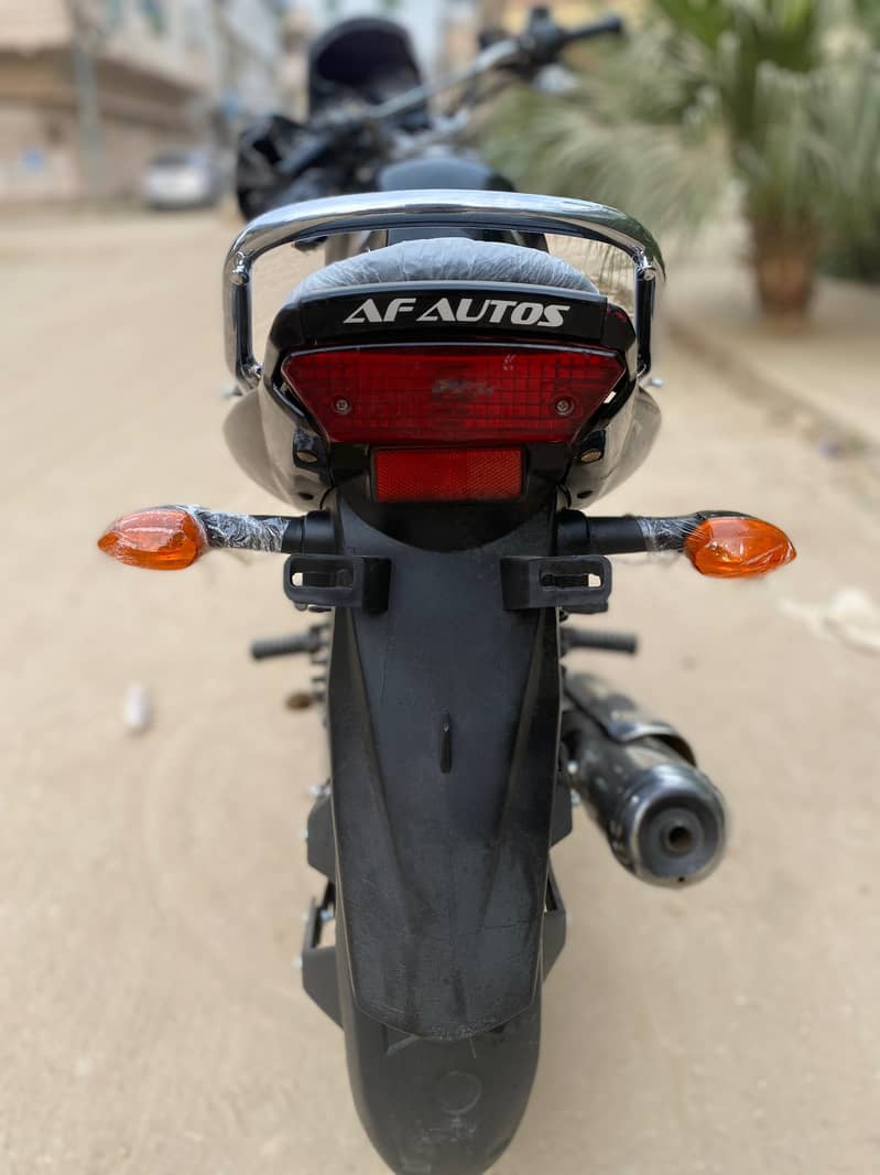 YAMAHA YBR 125 G 2017

                                                            alt=