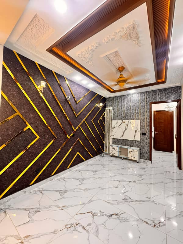 Prime Location 10 Marla House In Park View City Is Available

                                                            alt=