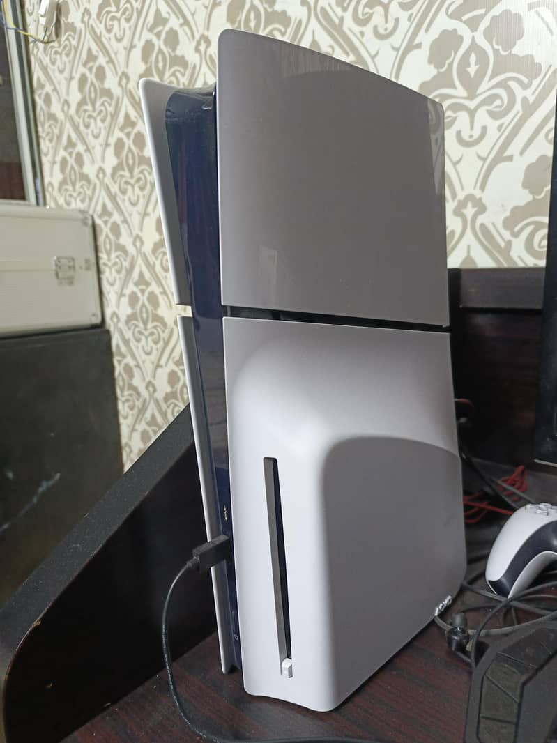 PlayStation 5 Slim – 1TB Fast SSD 4K Gaming Console

                                                            alt=