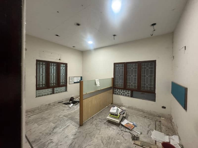 Clifton 500 yards commercial bungalow for rent

                                                            alt=