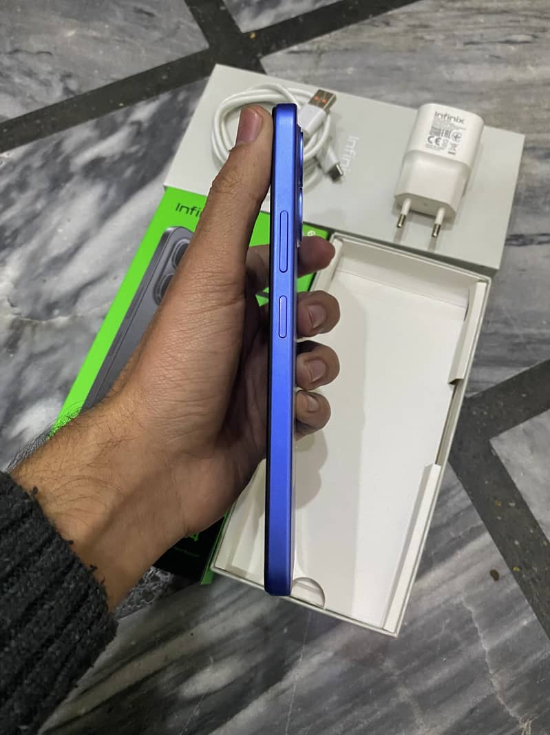 Infinix Smart 10 BLUE Box Pack

                                                            alt=