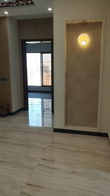 10 MARLA ULTRA MODERN HOUSE AVAILABLE FOR SALE

                                                            alt=