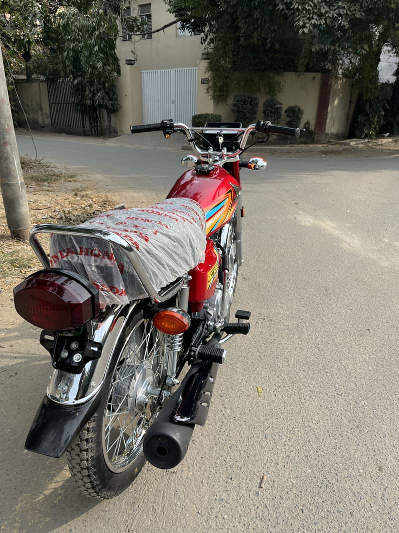 Honda 125

                                                            alt=