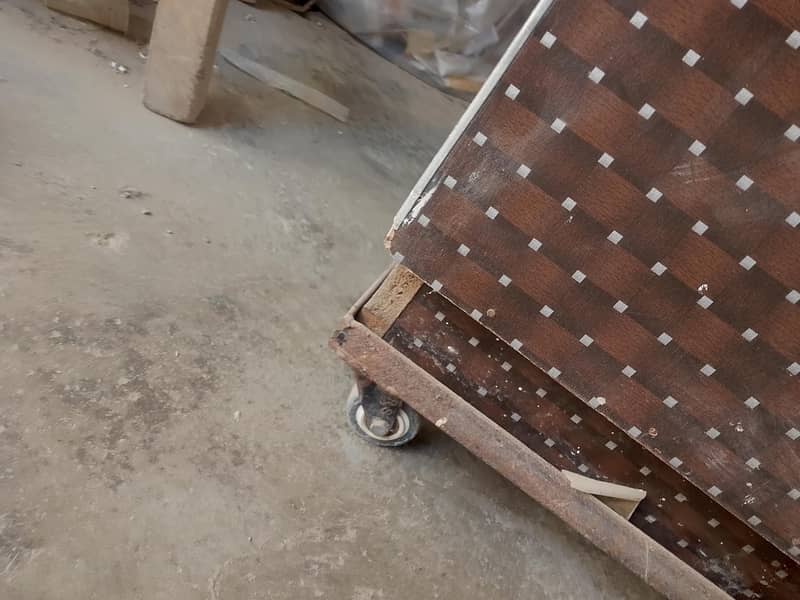 Shop counter with Angle Base

                                                            alt=