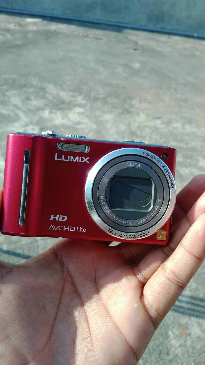 Lumix HD avcHd lite 12x optical zoom

                                                            alt=
