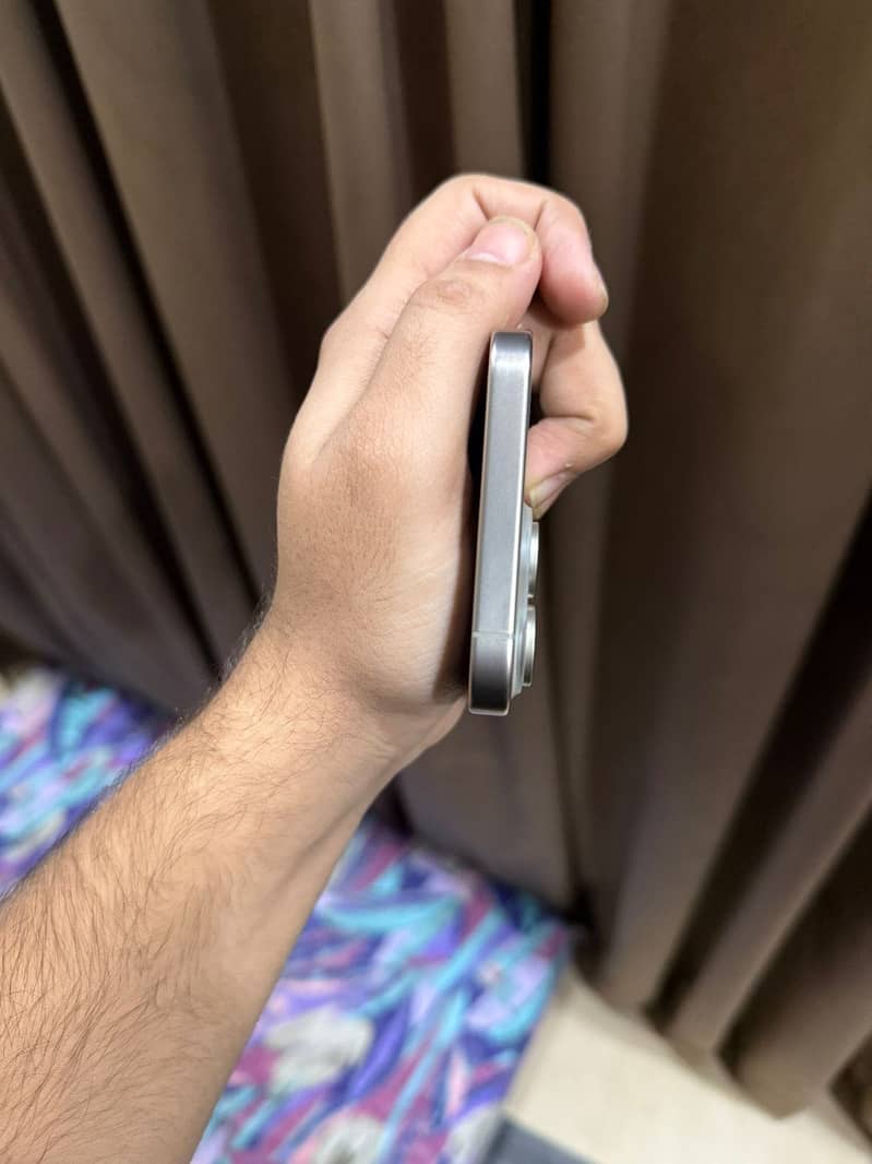 Iphone 15 pmx / fu

                                                            alt=