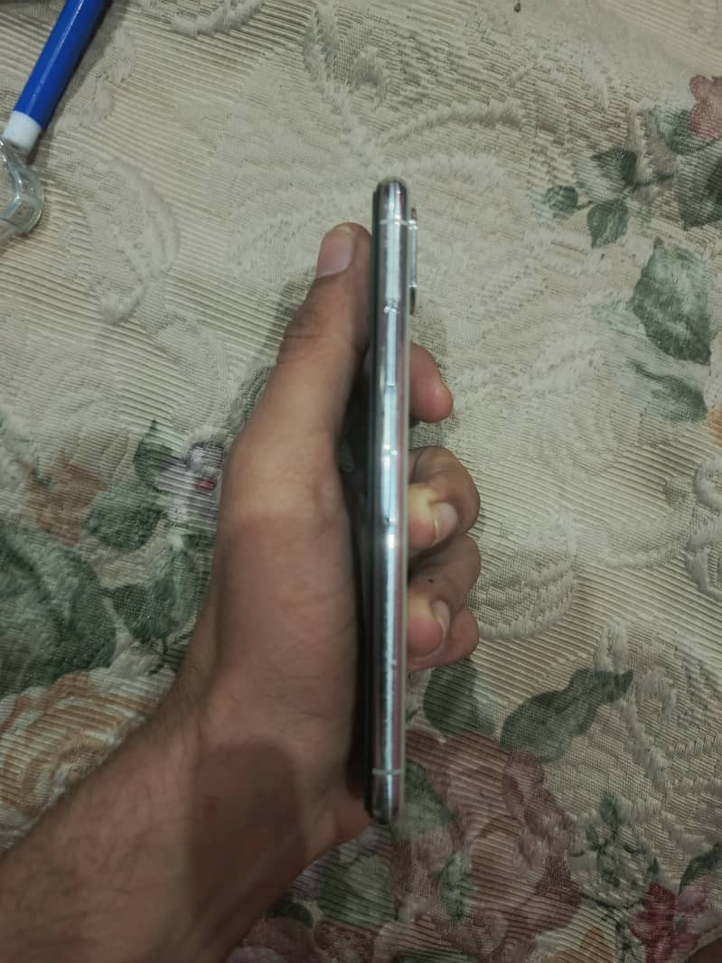 I phone XS

                                                            alt=