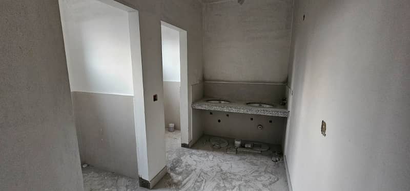 1 Kanal Commercial Building For Rent

                                                            alt=