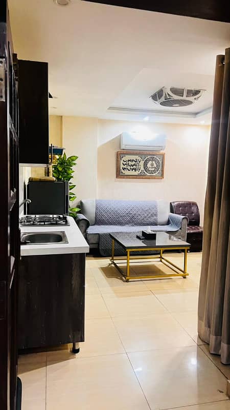 One bedroom VIP apartment for rent for 3to4 hours in bahria town

                                                            alt=