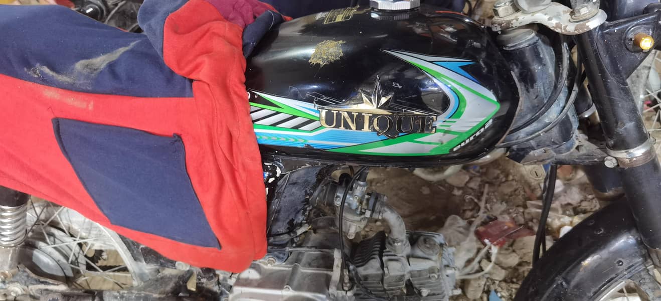 Unique CD 70

                                                            alt=