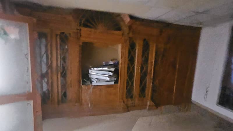 1 kanal Commercial hall available for rent

                                                            alt=