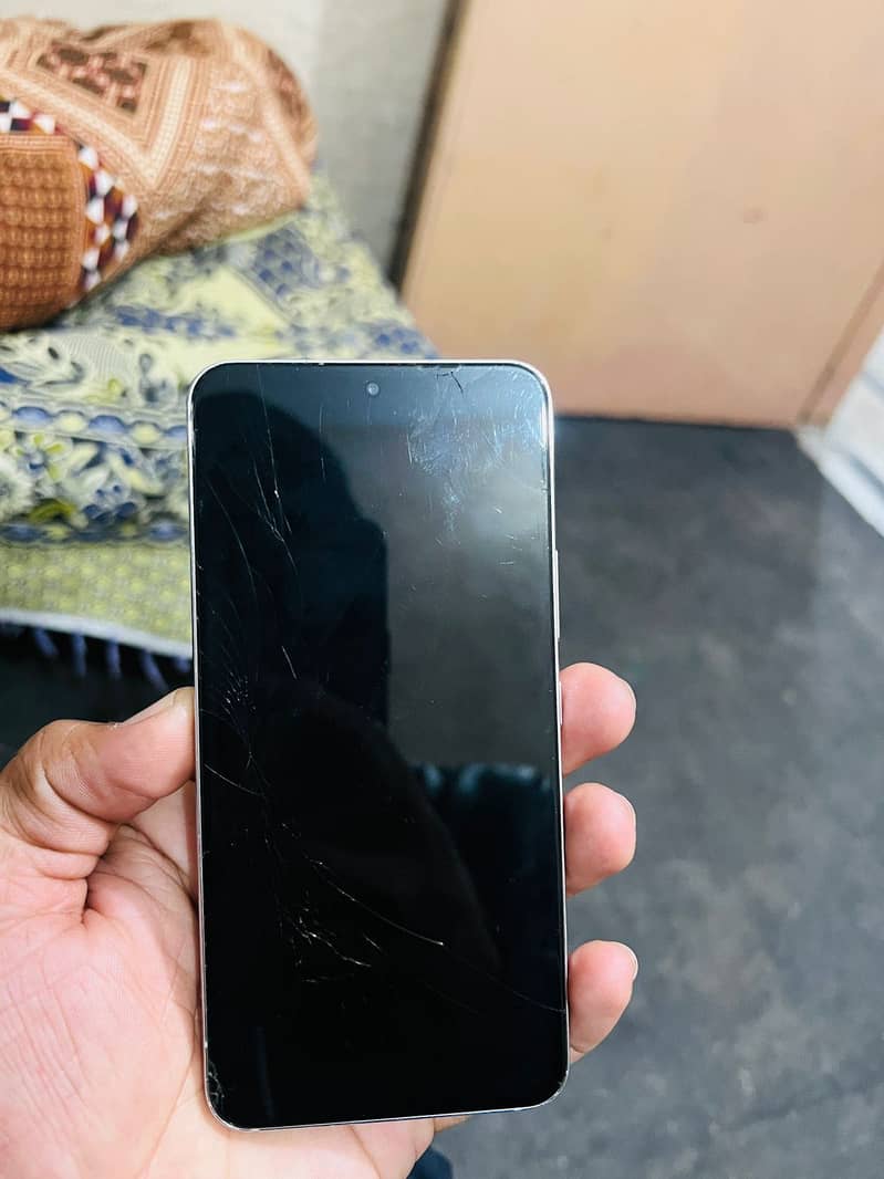 S22 non pta Scom working  8 128 minor screen break

                                                            alt=