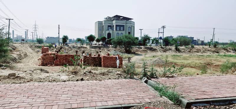 1 Kanal Residential Plot on 80 Feet EME Road for Sale in D Block, LDA Avenue 1 Lahore

                                                            alt=