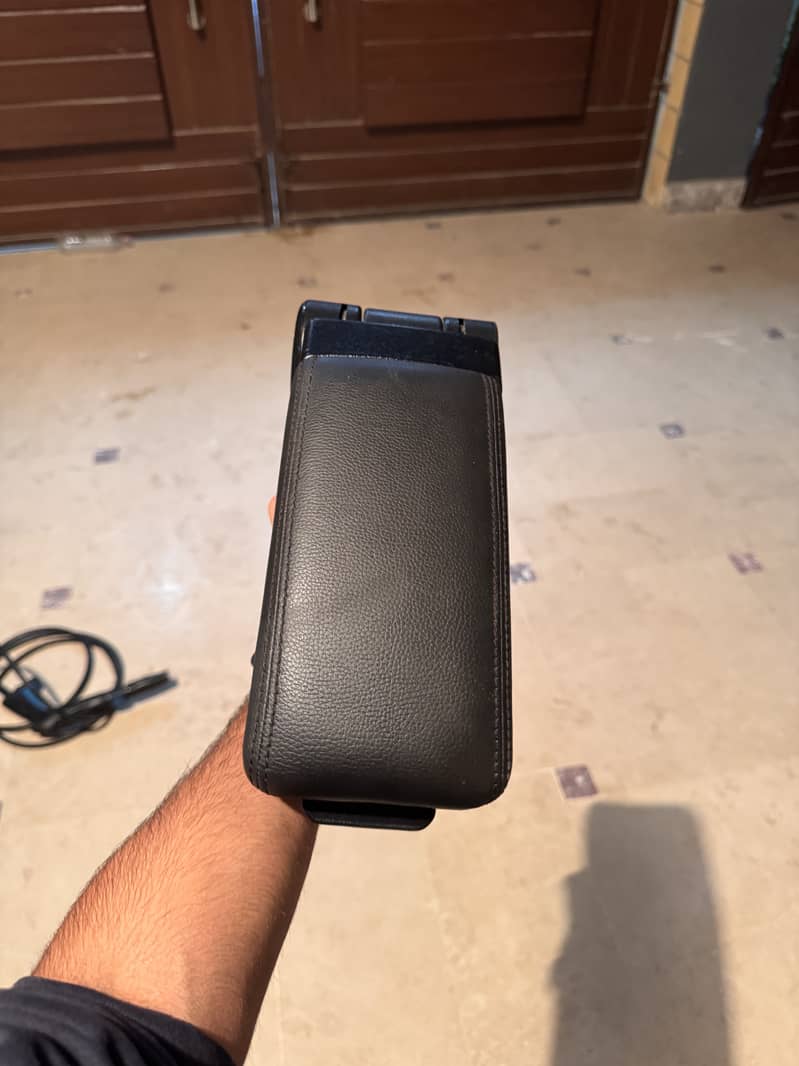 Universal Premium Leather Armrest

                                                            alt=